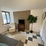 Апартаменты Lakefront With Panoramic Pool