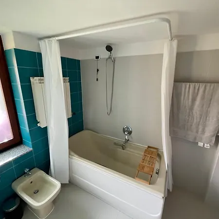 Lakefront With Panoramic Pool Apartmán Ranzanico