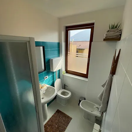 Lakefront With Panoramic Pool Apartmán