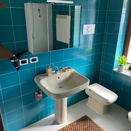 Lakefront With Panoramic Pool Ranzanico