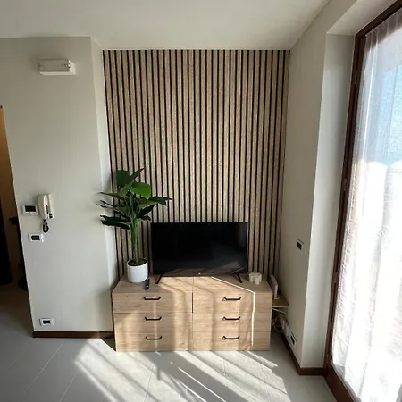 Apartmán Lakefront With Panoramic Pool