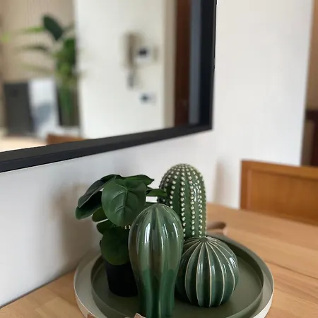 Lakefront With Panoramic Pool アパート *