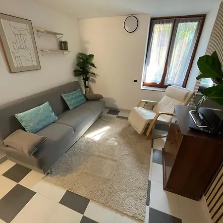 Lakefront With Panoramic Pool Apartment Ranzanico