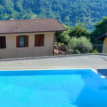 Lakefront With Panoramic Pool Ranzanico