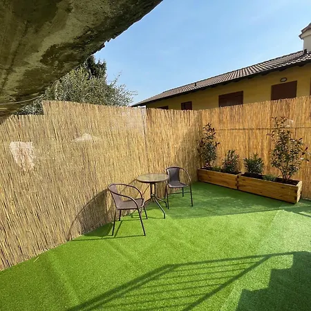 Apartmán Lakefront With Panoramic Pool