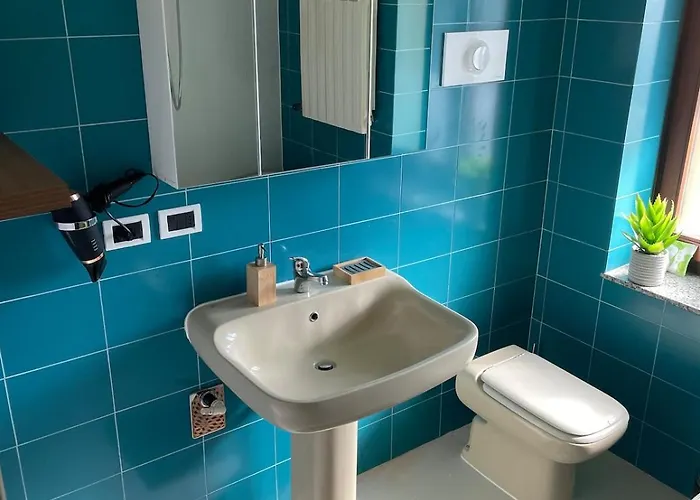 Lakefront With Panoramic Pool Ranzanico