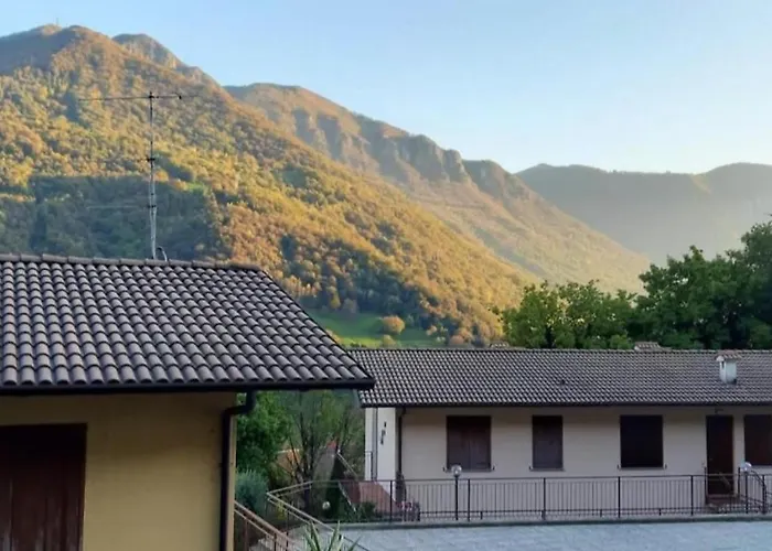 Lakefront With Panoramic Pool